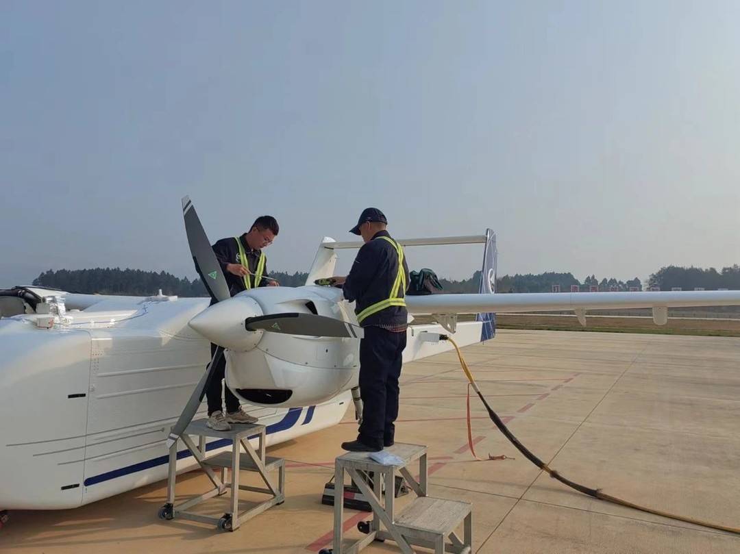 HH-100航空无人运输系统验证机完成低速自主滑行试验